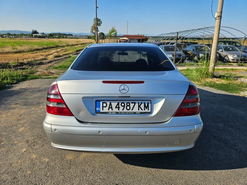 Mercedes-Benz E 220 ПЕРФЕКТНА!, снимка 5 - Автомобили и джипове - 48720786