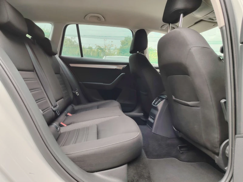Skoda Octavia 1.6 TDI , снимка 10 - Автомобили и джипове - 51834869