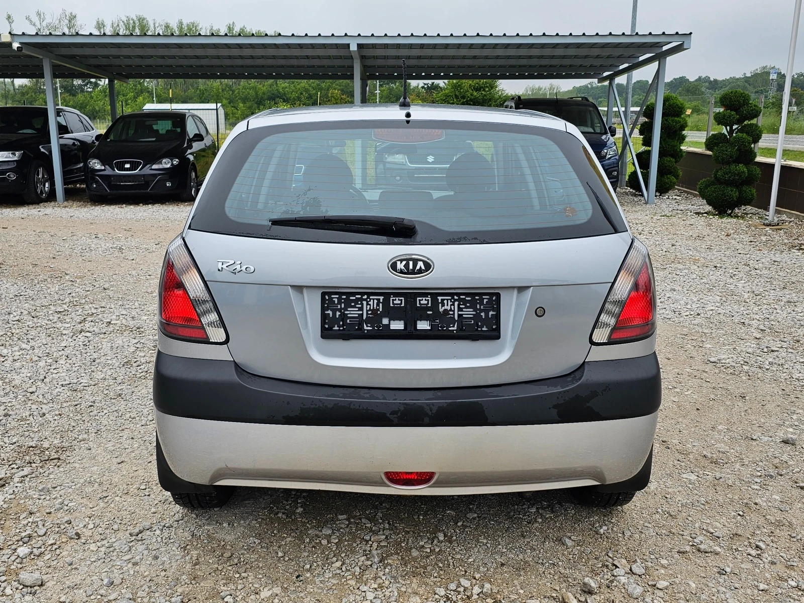 Kia Rio 1.4i КЛИМАТИК РЕАЛНИ КИЛОМЕТРИ - изображение 4