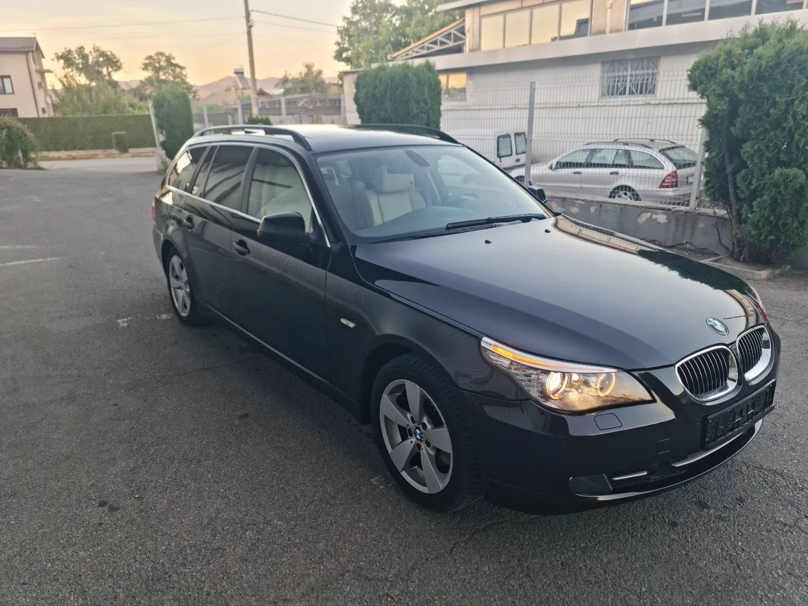 BMW 525 PANORAMA X-DRIVE - изображение 9