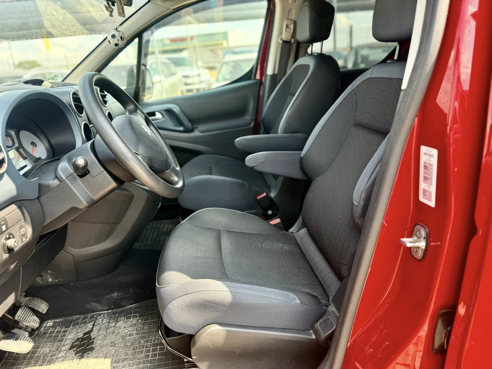 Peugeot Partner 1.6 HDI - изображение 9