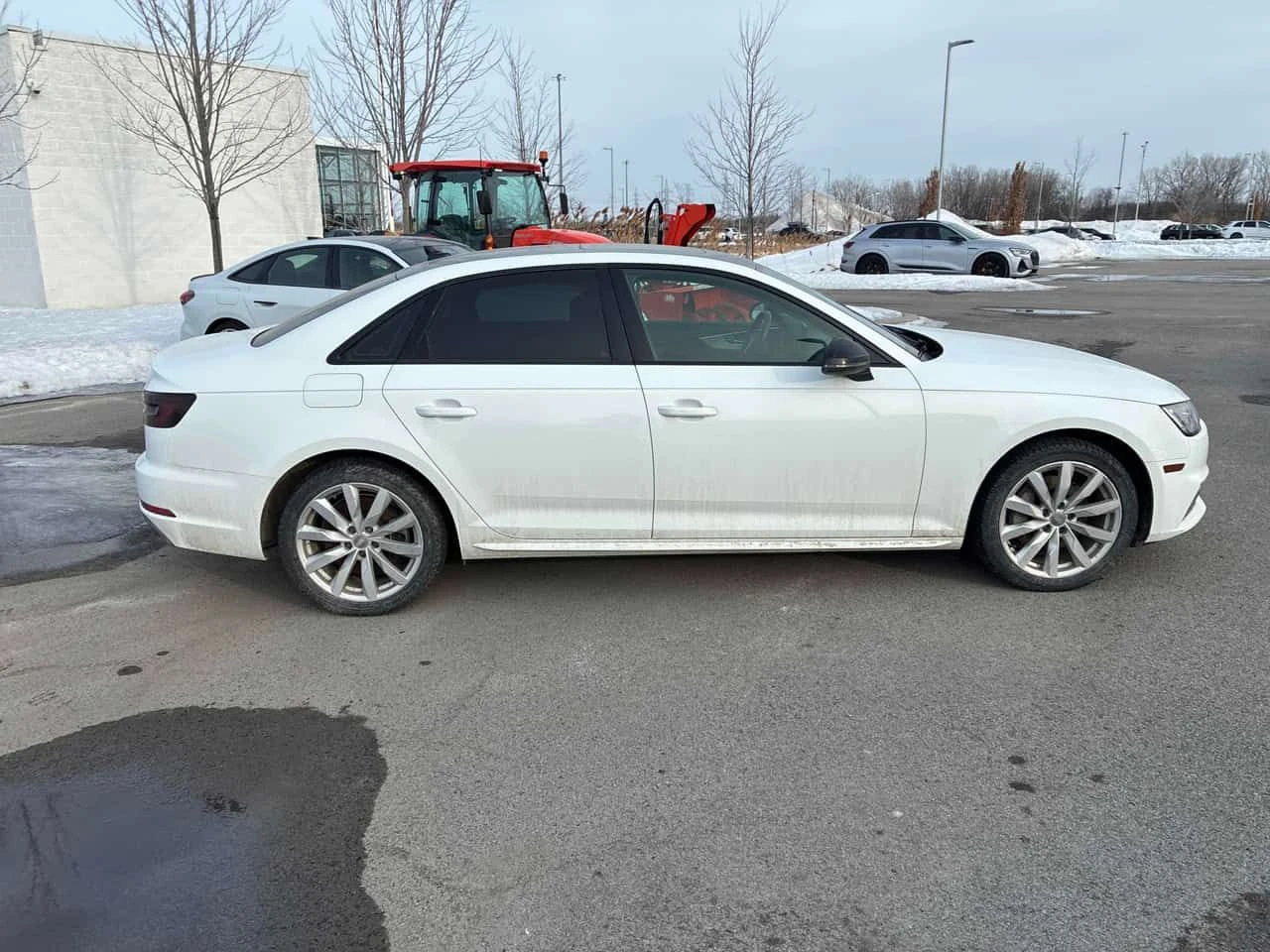 Audi A4 * АВТО КРЕДИТ* ЦЕНА ДО БГ * СЕРВИЗНА ИСТОРИЯ * , снимка 3 - Автомобили и джипове - 53733927