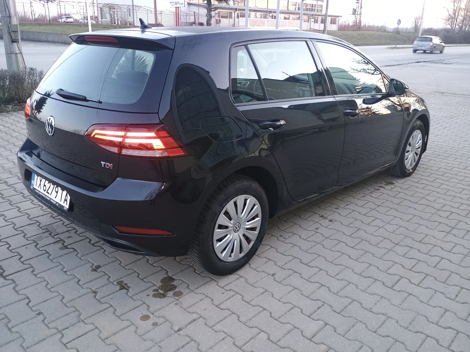 VW Golf 1.6tdi car play, снимка 5 - Автомобили и джипове - 54324592