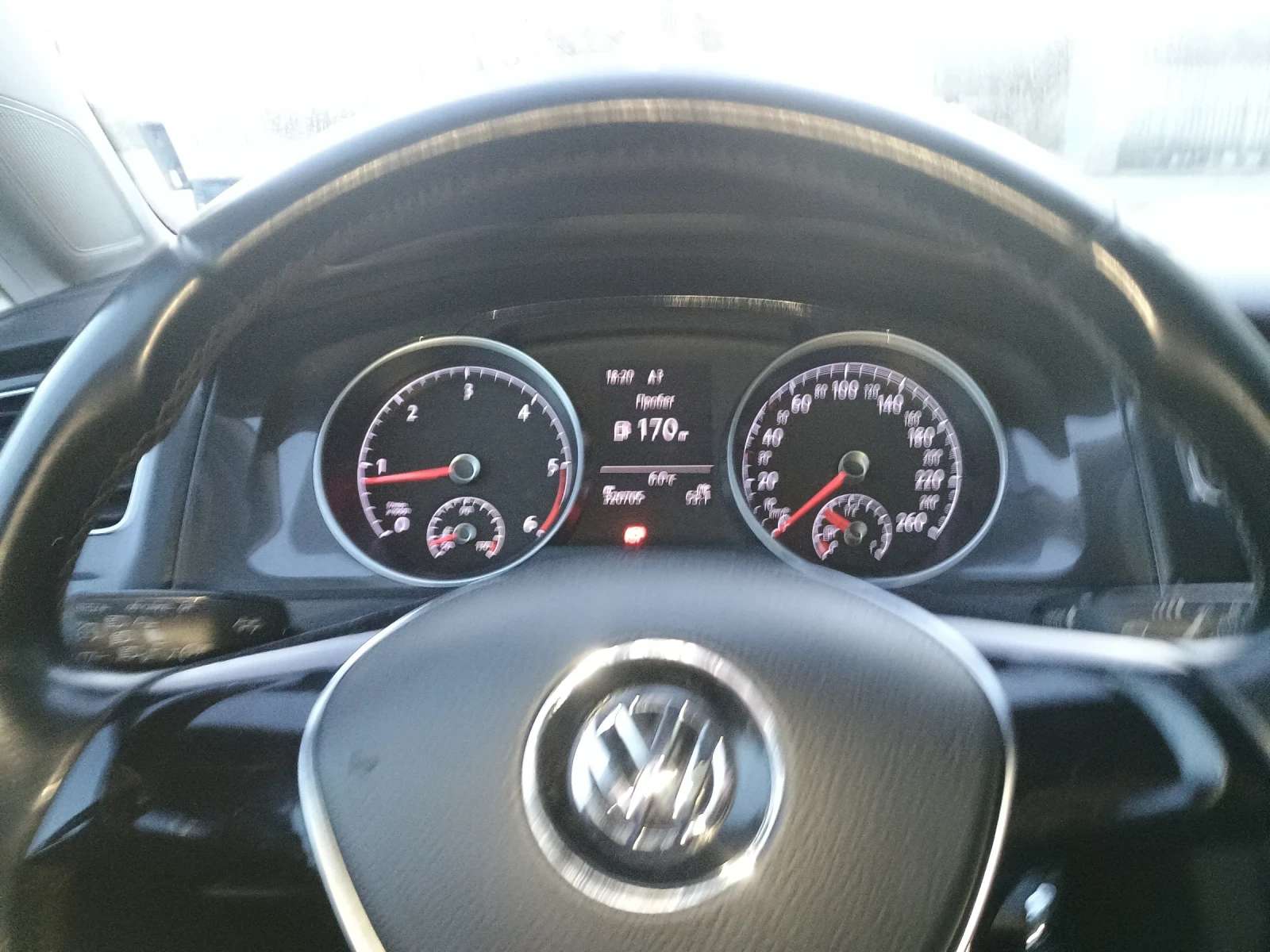 VW Golf 1.6tdi car play, снимка 8 - Автомобили и джипове - 54324592