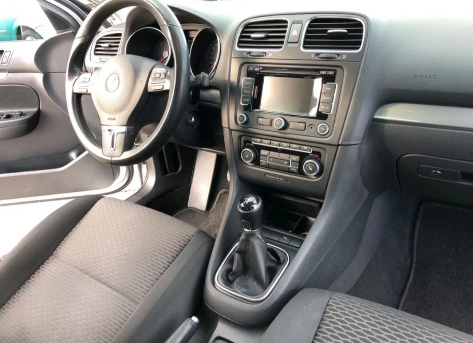 VW Golf, снимка 16 - Автомобили и джипове - 54069220