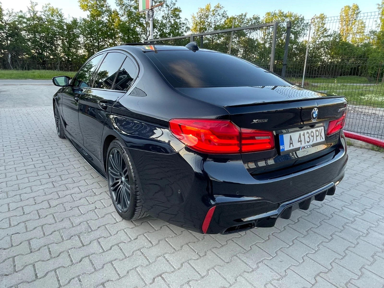 BMW 550 i* xDrive* HeadUp* KeylessGo* Carbon* Harman/kardo, снимка 6 - Автомобили и джипове - 54606848