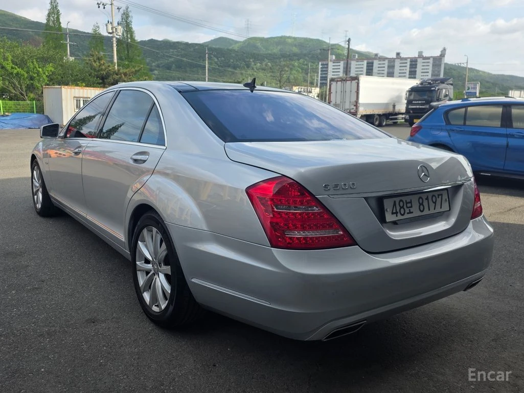 Mercedes-Benz S 500 5.5* V8* FACELIFT* NIGHT* VISION* ДИСТРОНИК* ОБДУХ, снимка 4 - Автомобили и джипове - 54742890
