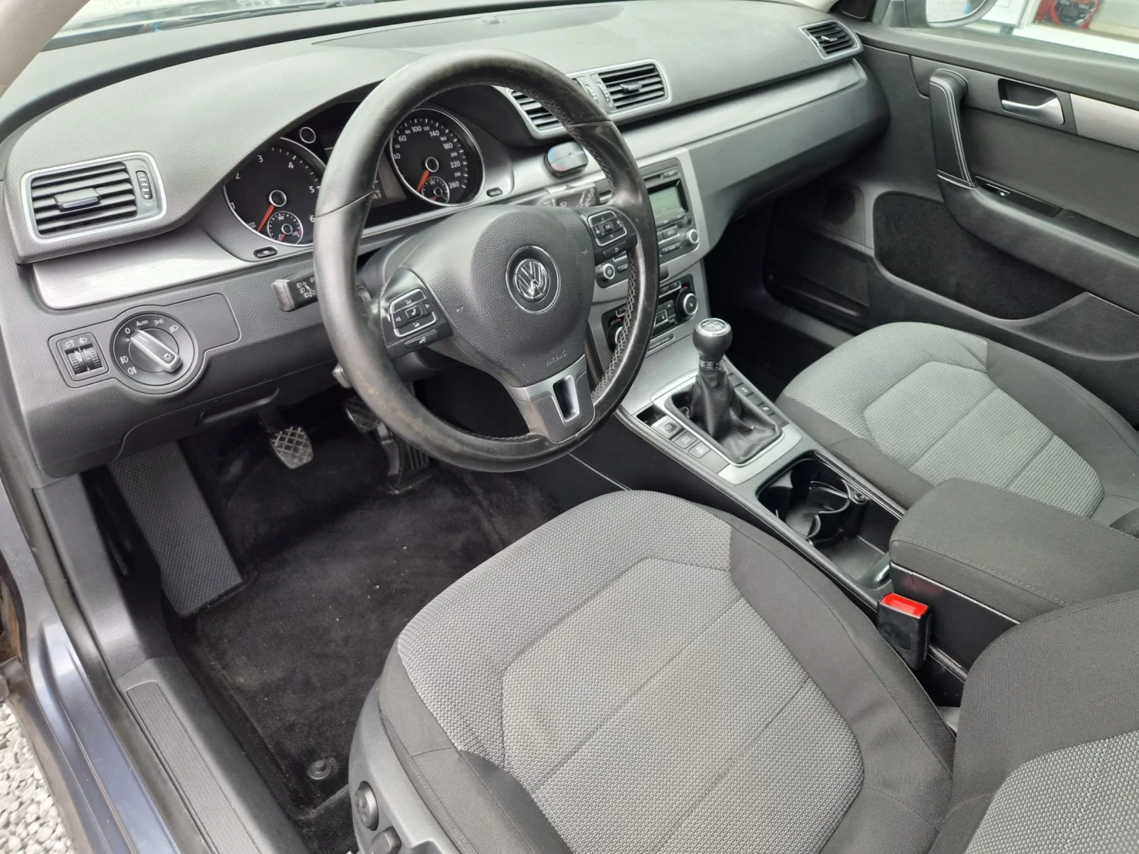 VW Passat 2.0 TDI, снимка 9 - Автомобили и джипове - 54750112