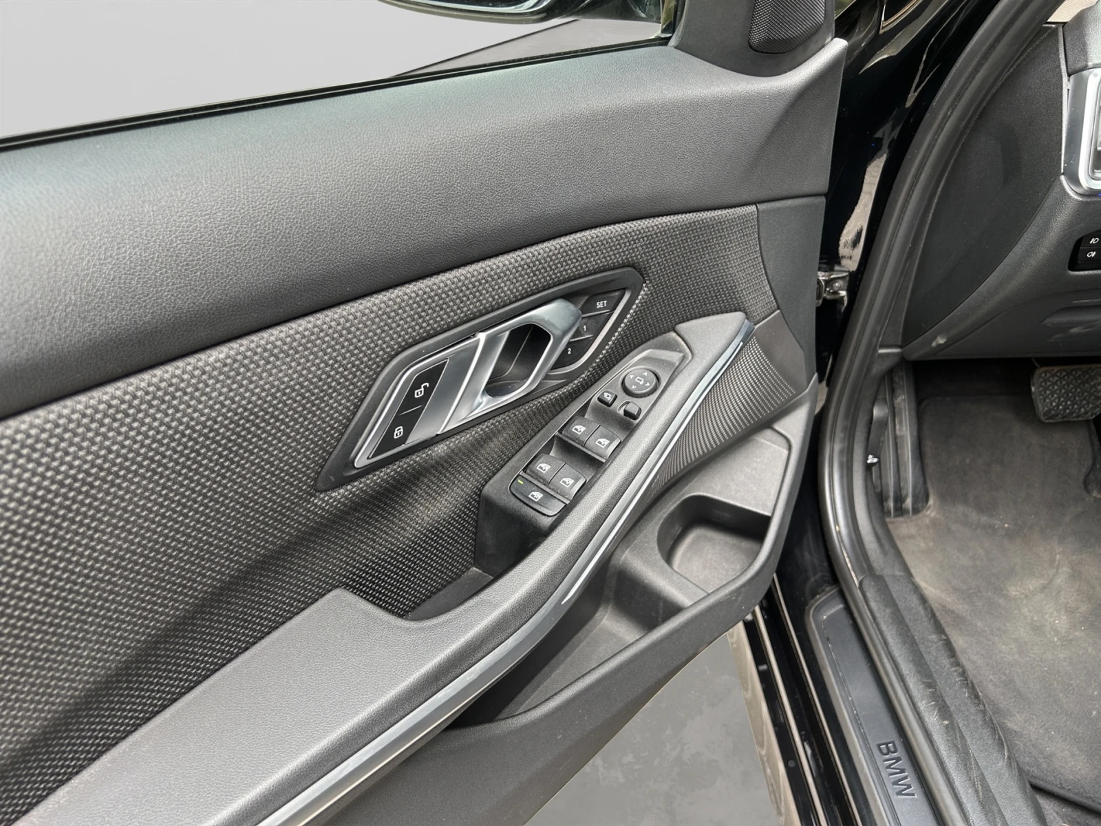 BMW 320 xDrive Седан, снимка 10 - Автомобили и джипове - 56115438
