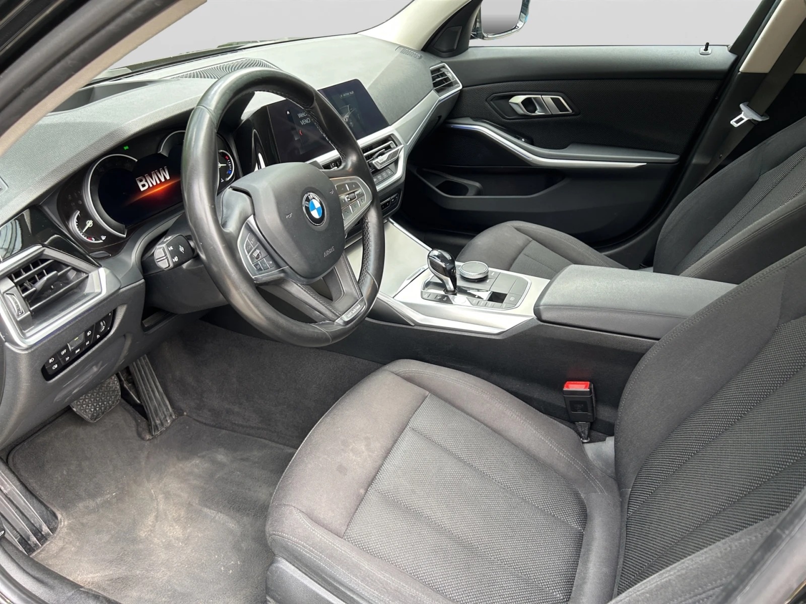 BMW 320 xDrive Седан, снимка 6 - Автомобили и джипове - 56115438