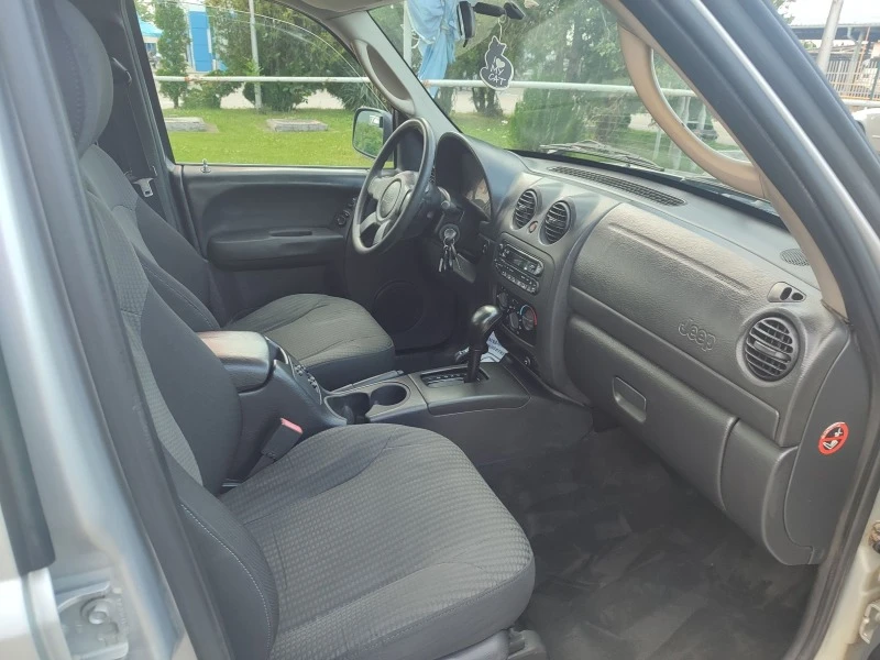 Jeep Cherokee 2.8crdi 4x4 150cv, снимка 10 - Автомобили и джипове - 46619606