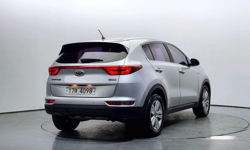 Kia Sportage, снимка 2 - Автомобили и джипове - 51889763