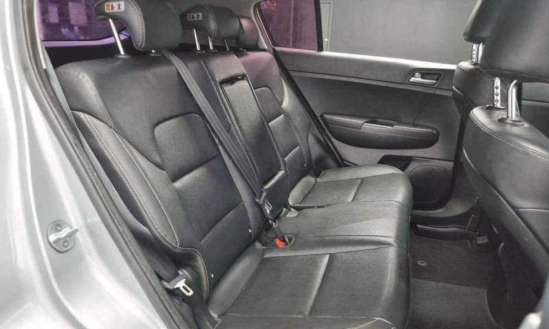 Kia Sportage, снимка 12 - Автомобили и джипове - 51889763