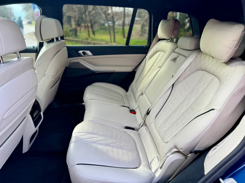 BMW X7 Swarovski , снимка 16 - Автомобили и джипове - 52750183
