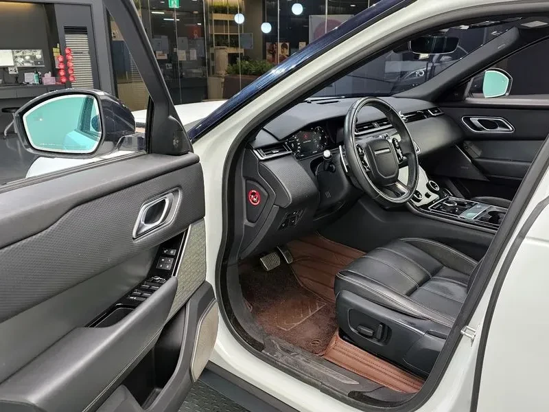 Land Rover Range Rover Velar, снимка 11 - Автомобили и джипове - 54515152