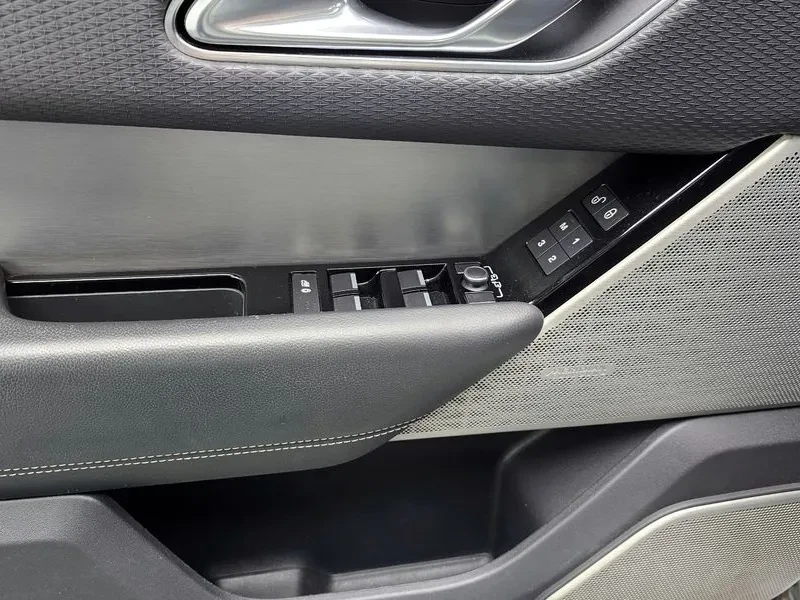 Land Rover Range Rover Velar, снимка 16 - Автомобили и джипове - 54515152
