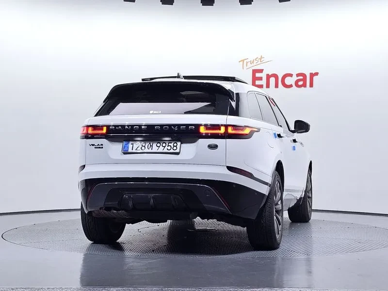 Land Rover Range Rover Velar, снимка 4 - Автомобили и джипове - 54515152