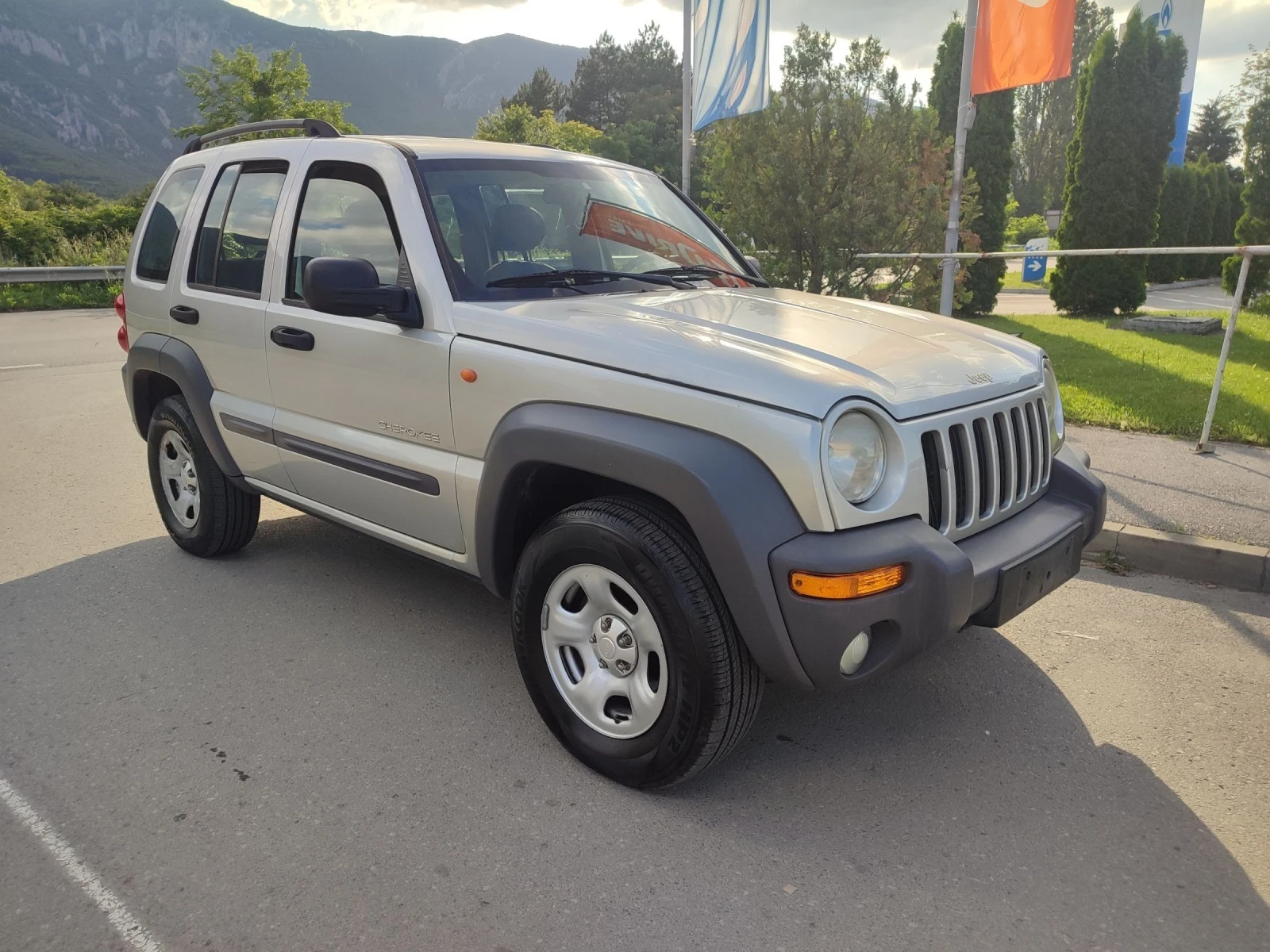 Jeep Cherokee 2.8crdi 4x4 150cv - изображение 2