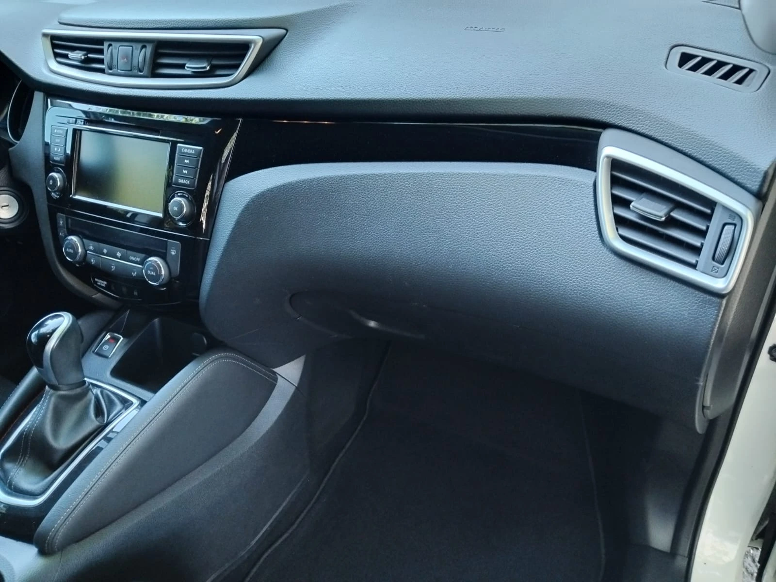 Nissan Qashqai 1.3 DIG-T Първи Собственик - изображение 4
