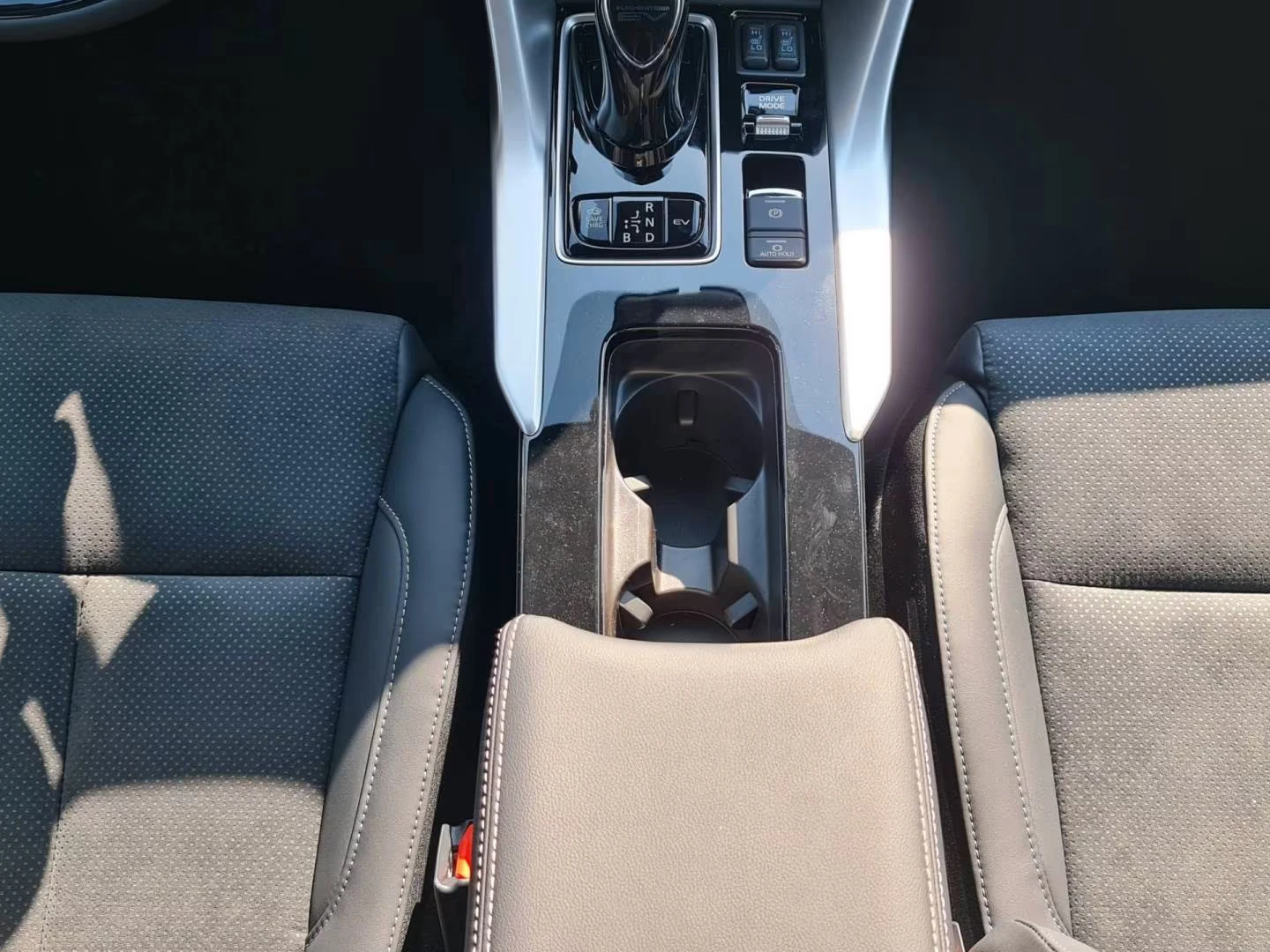 Mitsubishi Eclipse Cross 2.4PHEV/188HP/SELECT/4X4/360/NAVI/LED/817v | Mobile.bg   10