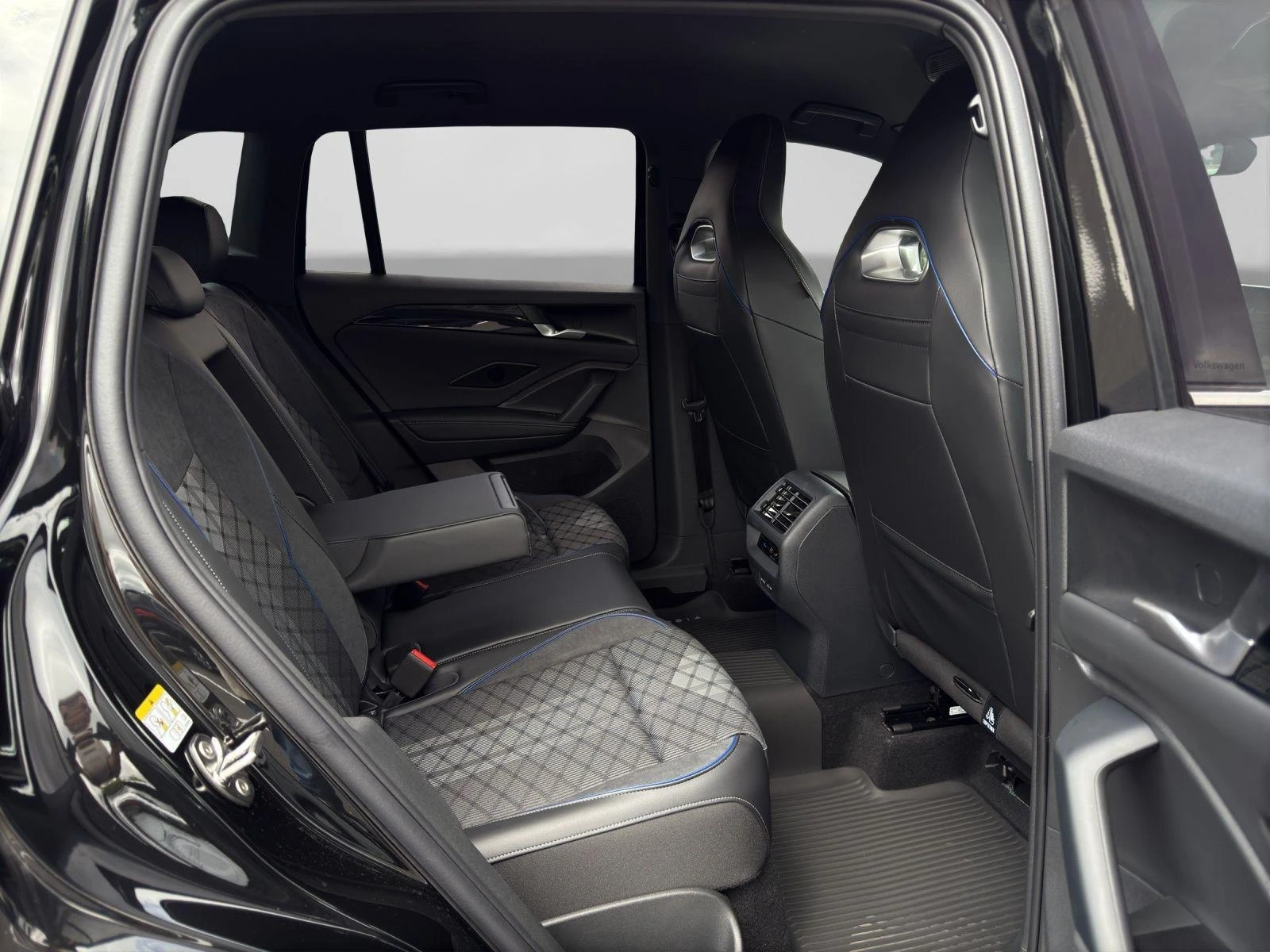 VW Tiguan 2.0 TDI 4-MOTION R-LINE CAMERA LED  | Mobile.bg � ����������� 12