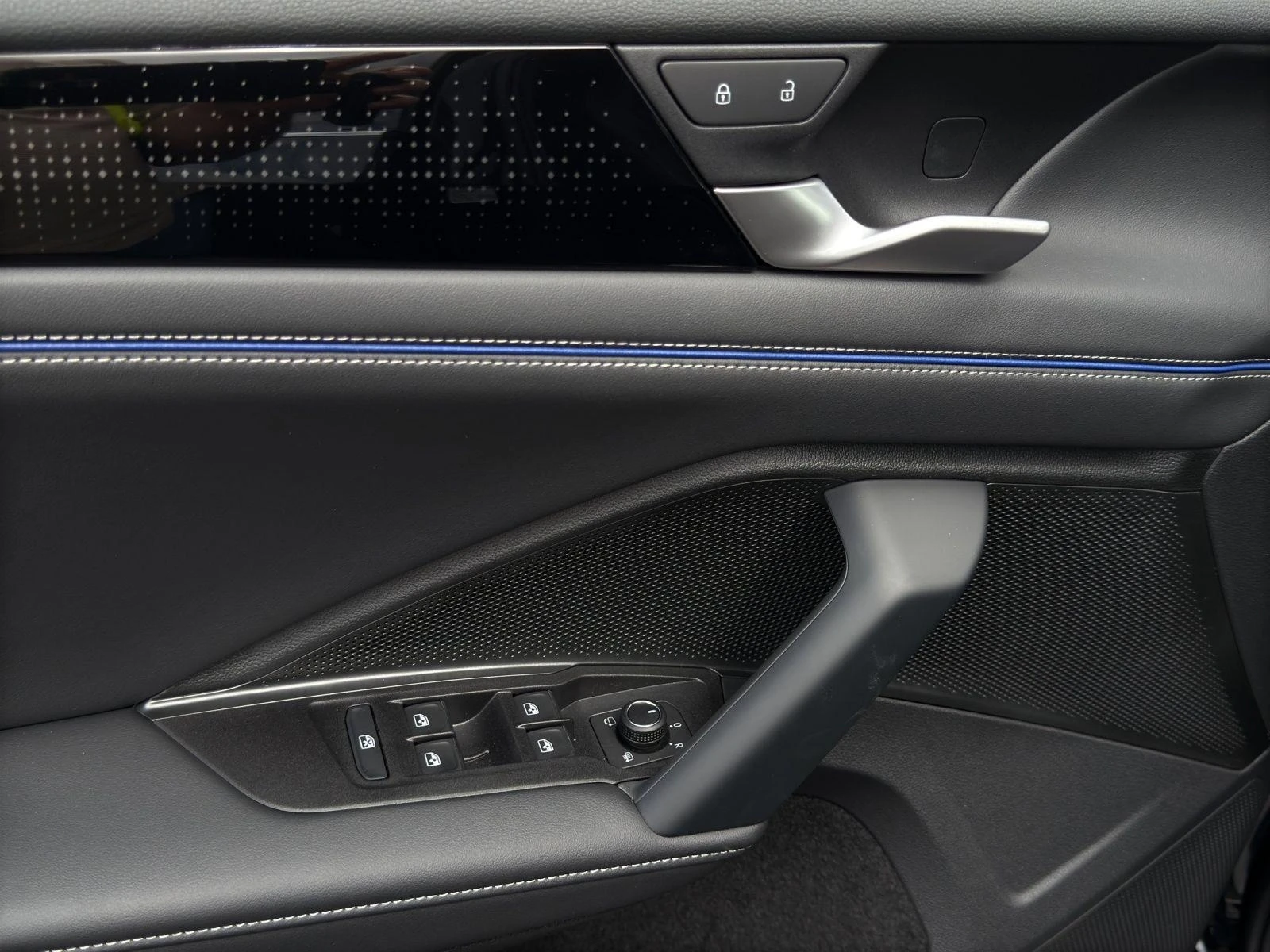 VW Tiguan 2.0 TDI 4-MOTION R-LINE CAMERA LED  - изображение 3