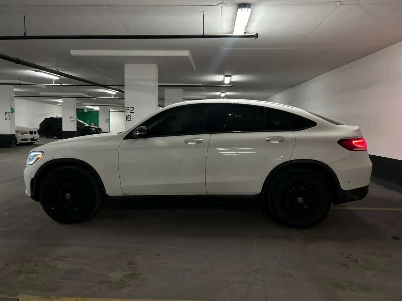 Mercedes-Benz GLC 300 COUPE/CARFAX/PANO/360 CAM/AMBIENT, снимка 3 - Автомобили и джипове - 53845206