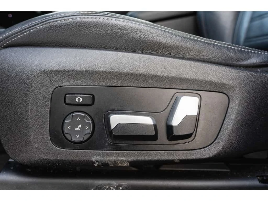 BMW X3 * xDrive30i| Clean Carfax| Navi| PanoRoof| 360Came, снимка 16 - Автомобили и джипове - 54057883