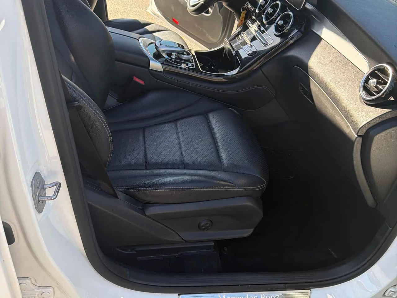 Mercedes-Benz GLC 300 4MATIC/ПАНОРАМА/ПОДГРЕВИ, снимка 13 - Автомобили и джипове - 54360640