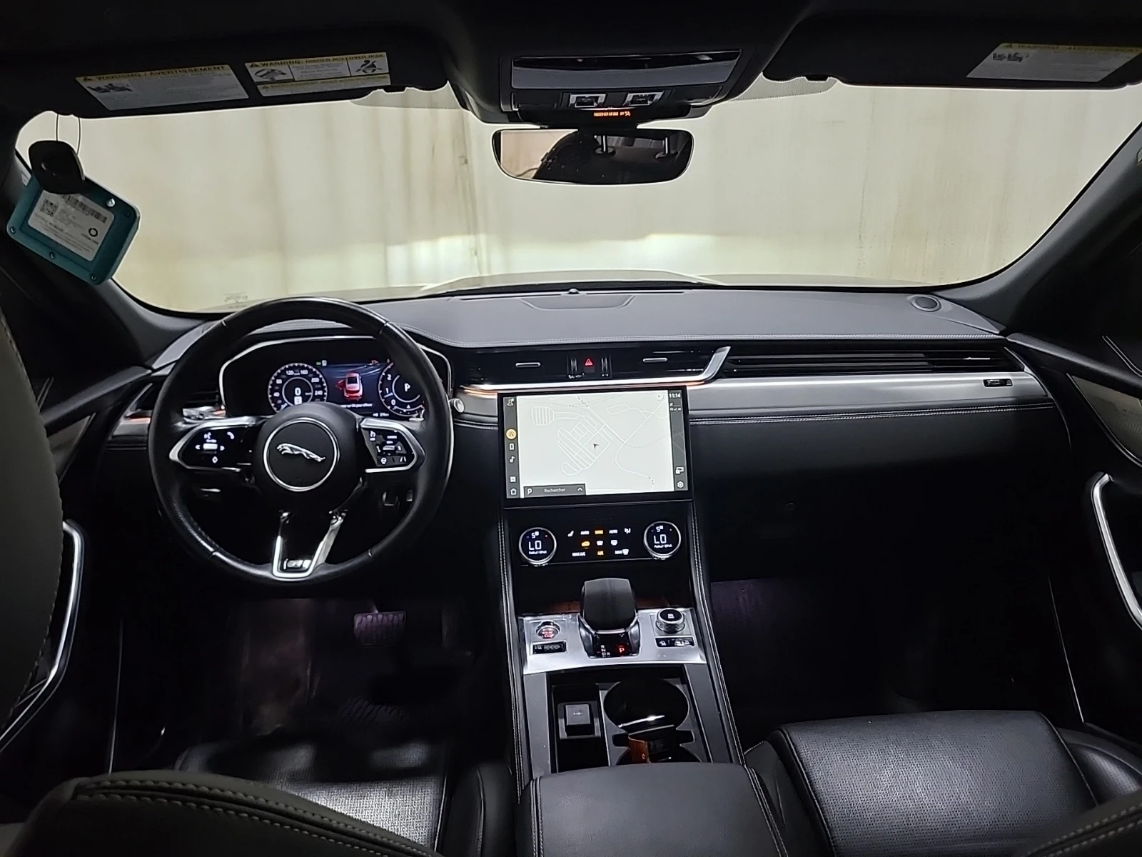Jaguar F-PACE R-DYNAMIC S * * 3.0 * * CARFAX * * АВТО КРЕДИТ * *, снимка 9 - Автомобили и джипове - 54683736