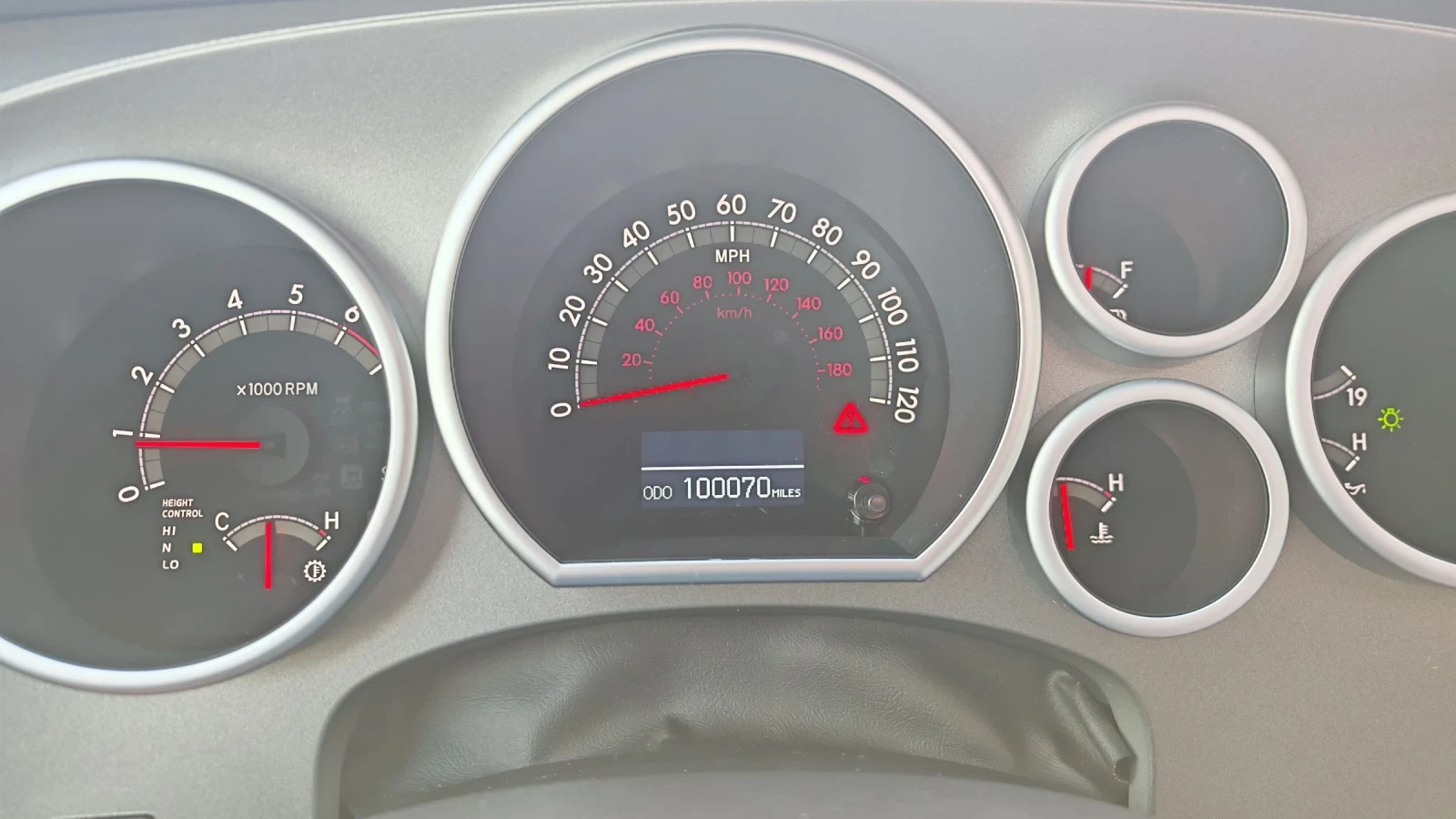 Toyota Sequoia Platinum 5.7 100к Mil, снимка 13 - Автомобили и джипове - 55138411