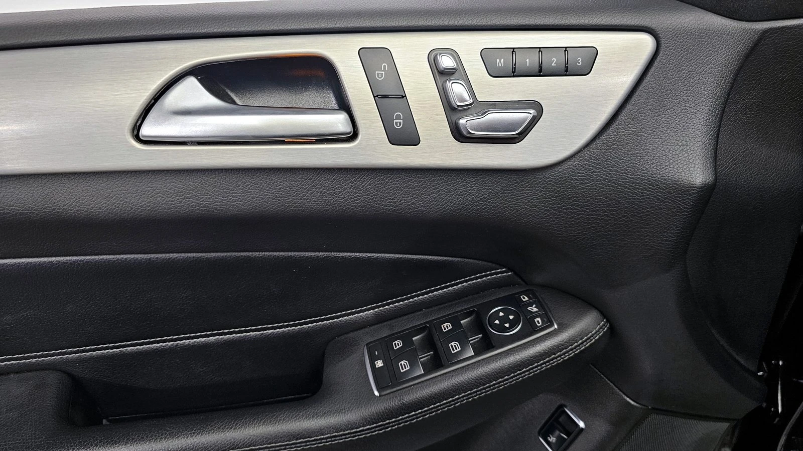 Mercedes-Benz GLE 350 ЛЮК* KEYLESS* ЕЛ. БАГАЖНИК* КРАЙНА ЦЕНА, снимка 14 - Автомобили и джипове - 55302337