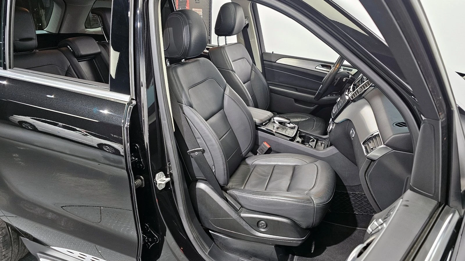 Mercedes-Benz GLE 350 ЛЮК* KEYLESS* ЕЛ. БАГАЖНИК* КРАЙНА ЦЕНА, снимка 12 - Автомобили и джипове - 55302337