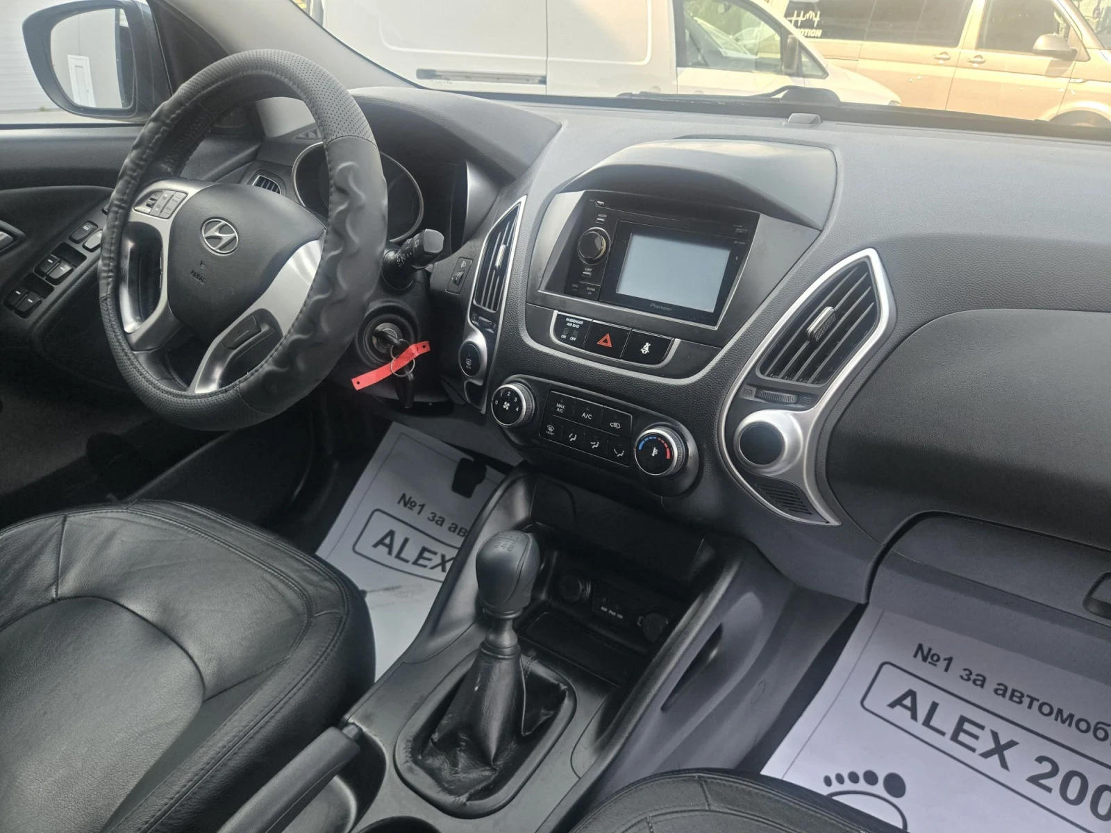 Hyundai IX35 2.0 дизел, снимка 9 - Автомобили и джипове - 55901434