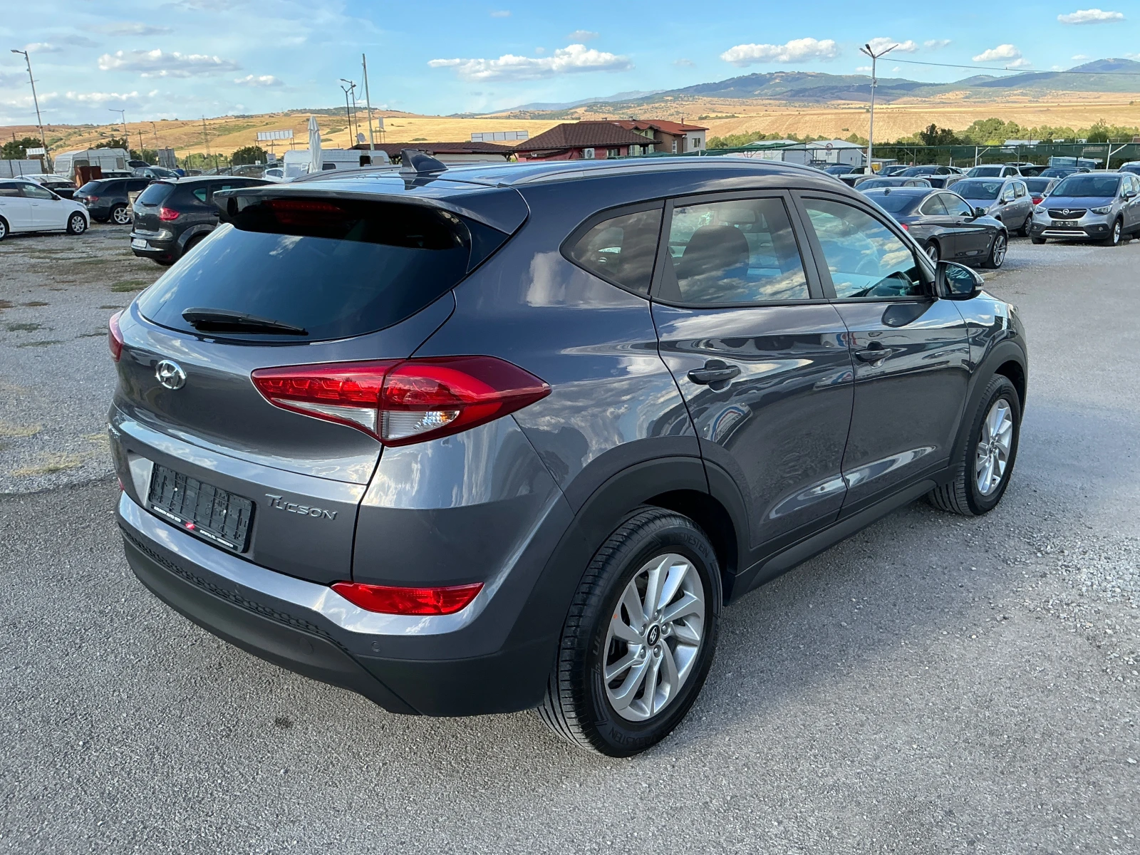 Hyundai Tucson 1.7 CRDI, снимка 8 - Автомобили и джипове - 55953610