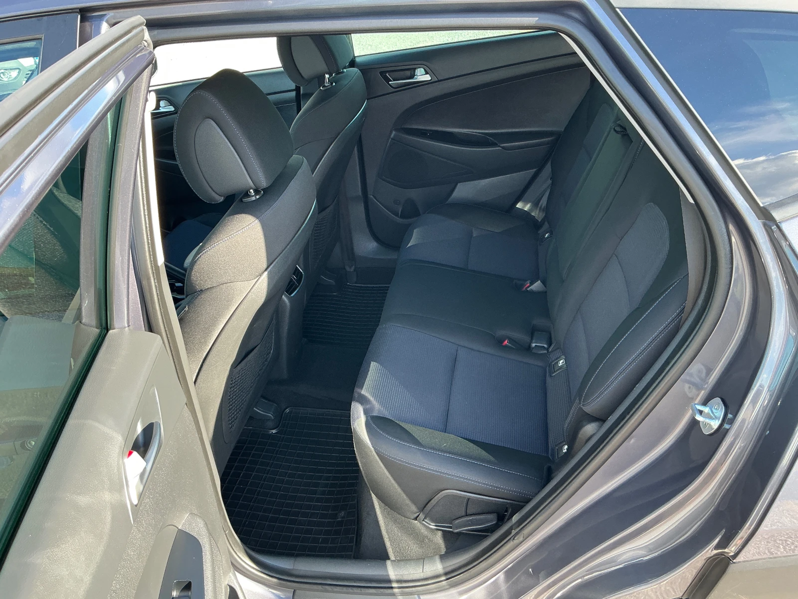 Hyundai Tucson 1.7 CRDI, снимка 15 - Автомобили и джипове - 55953610