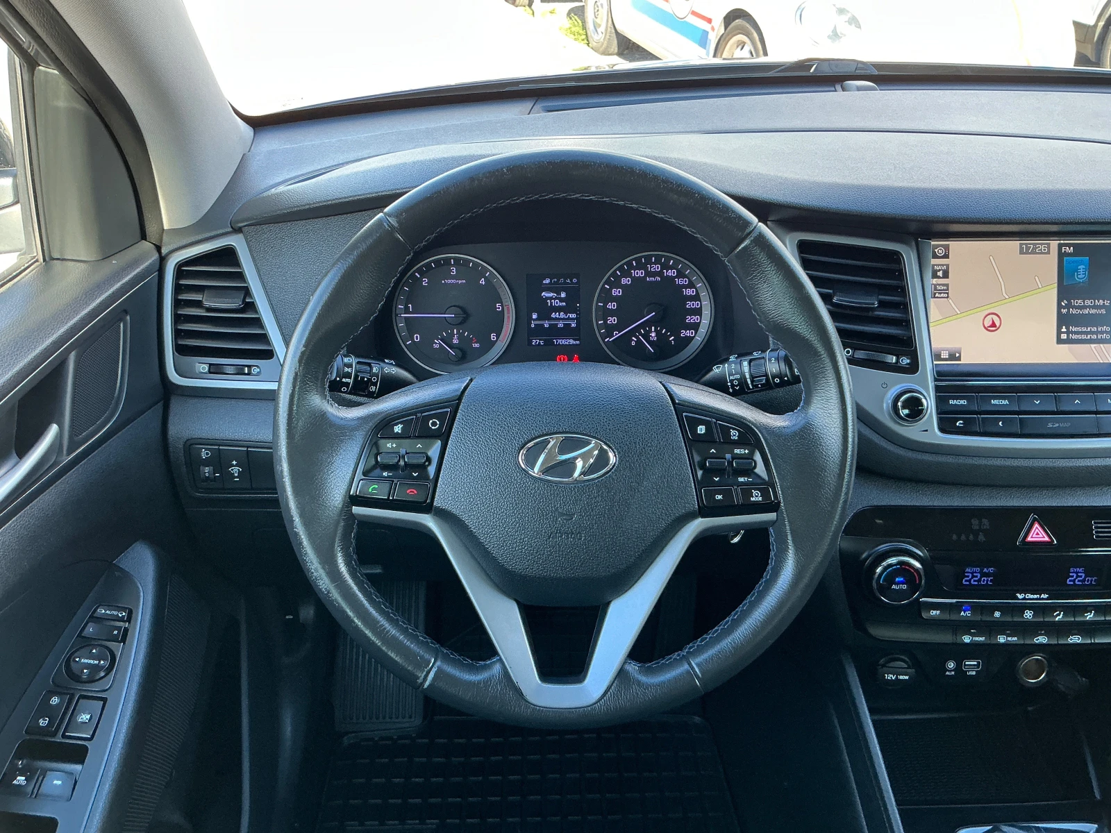 Hyundai Tucson 1.7 CRDI, снимка 11 - Автомобили и джипове - 55953610