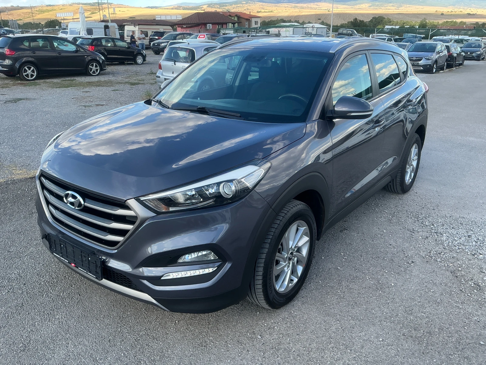 Hyundai Tucson 1.7 CRDI, снимка 3 - Автомобили и джипове - 55953610