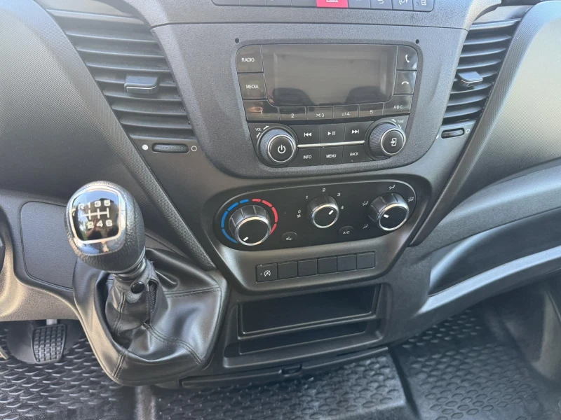 Iveco Daily Нови Гуми 47000 км 35S14, снимка 10 - Бусове и автобуси - 50725697