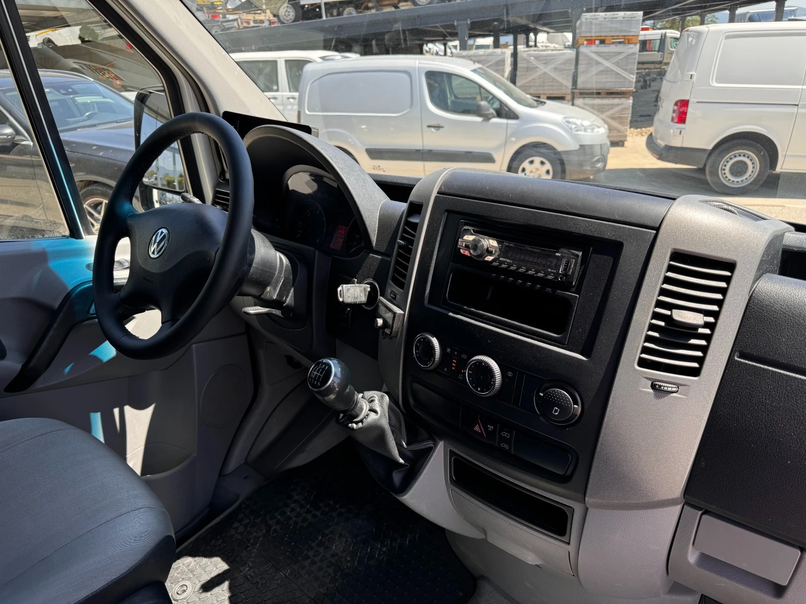 VW Crafter 2.0TDI Клима Euro 5 L2H2 3500kg/Теглич - изображение 9