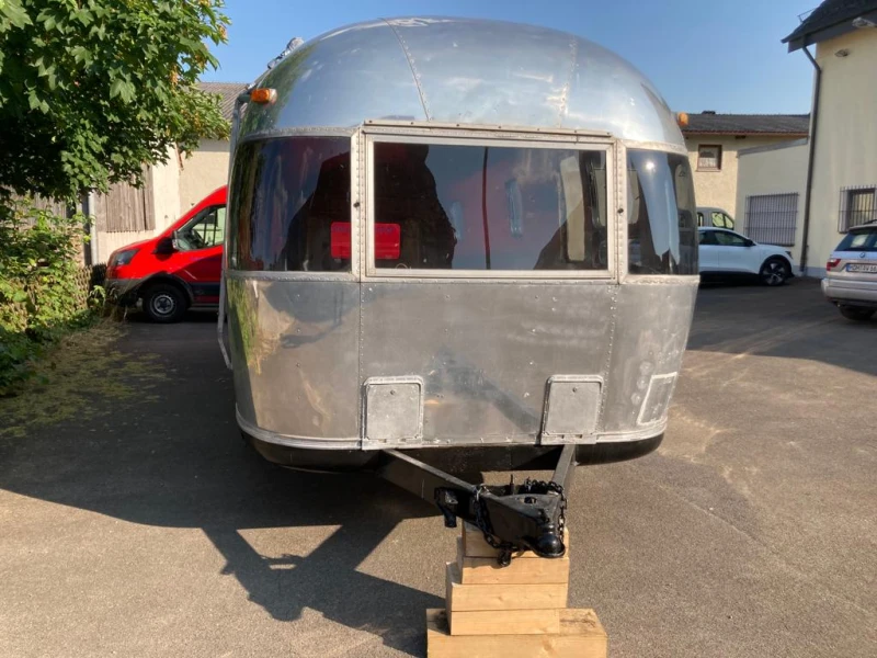 Каравана Други Airstream Excella 1000, снимка 2 - Каравани и кемпери - 52500302