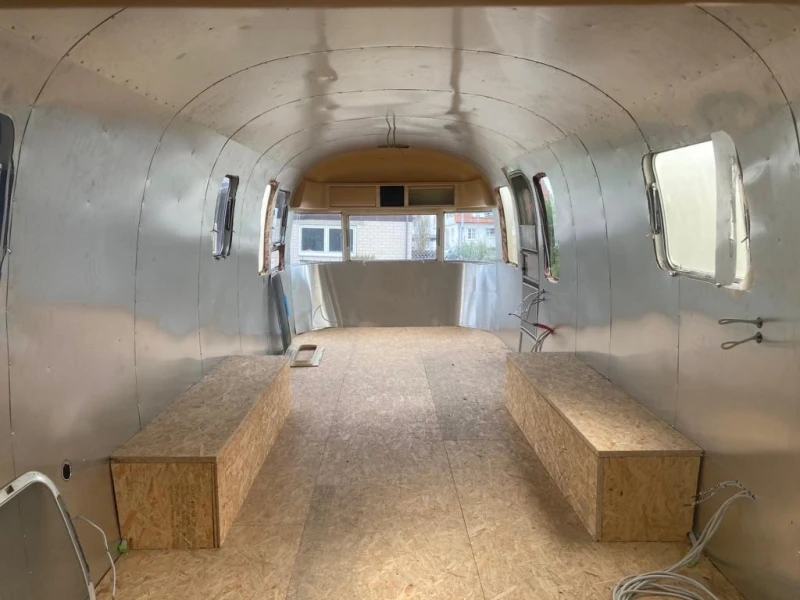 Каравана Други Airstream Excella 1000, снимка 12 - Каравани и кемпери - 52500302