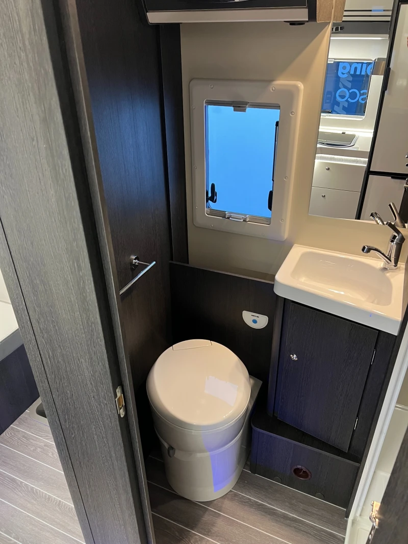 Кемпер ROLLER TEAM Kronos 290 M АВТОМАТИК, снимка 15 - Каравани и кемпери - 52590365