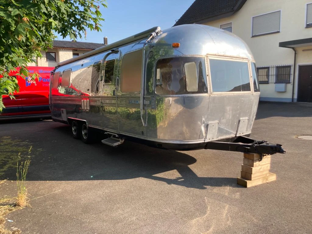 Каравана Други Airstream Excella 1000 - изображение 8