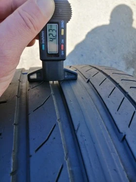 Гуми Летни 235/40R19, снимка 7 - Гуми и джанти - 40130976