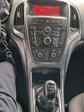 Opel Astra 1.7 CDTI СЕДАН 110 КС 6 СКОРОСТИ., снимка 13