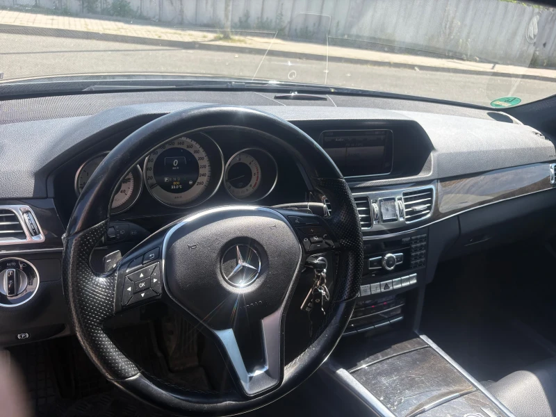Mercedes-Benz E 350 AIR 4 MATIC LED Panorama Distronic + , снимка 7 - Автомобили и джипове - 51574397