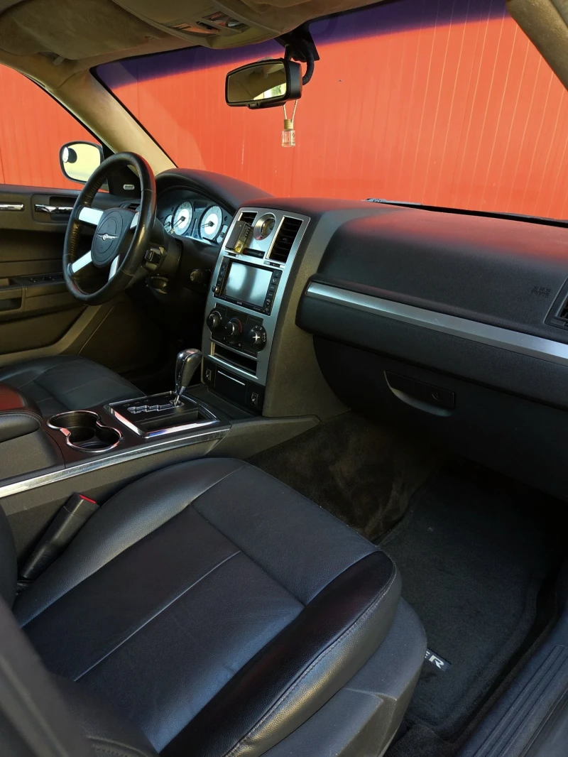 Chrysler 300c 3.5 4x4 Газ-Бензин Регистриран, снимка 15 - Автомобили и джипове - 51444551