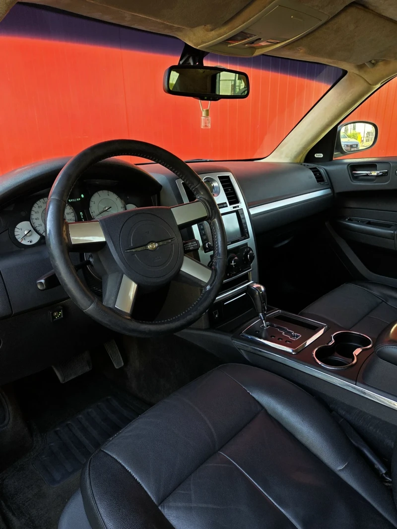 Chrysler 300c 3.5 4x4 Газ-Бензин Регистриран, снимка 8 - Автомобили и джипове - 51444551