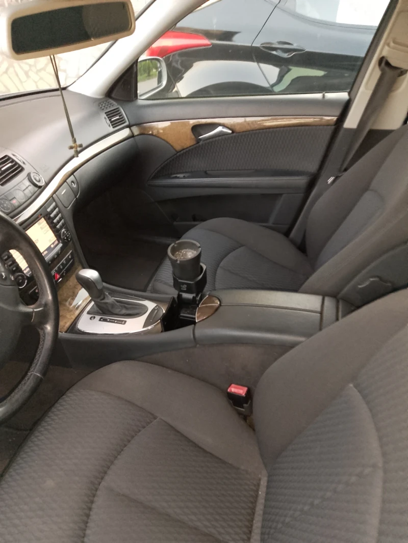 Mercedes-Benz E 200, снимка 6 - Автомобили и джипове - 52023831